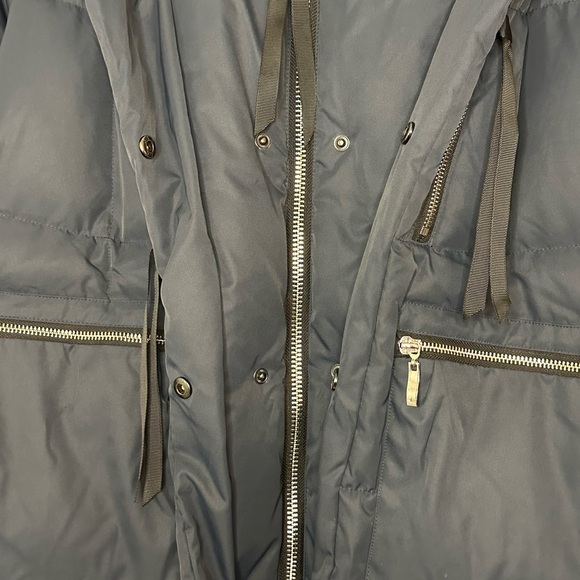 Stylish Navy Puffer Jacket - Picture 4 of 10